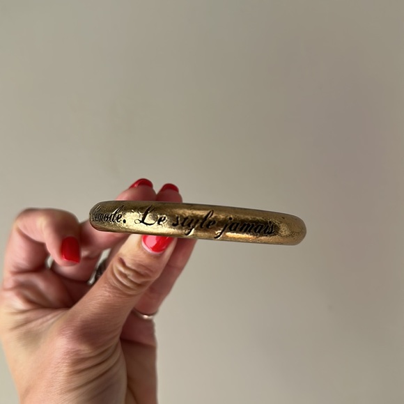 Hard to find CHANEL 2007 "La mode se démode, le style jamais" bracelet w box - Picture 4 of 7